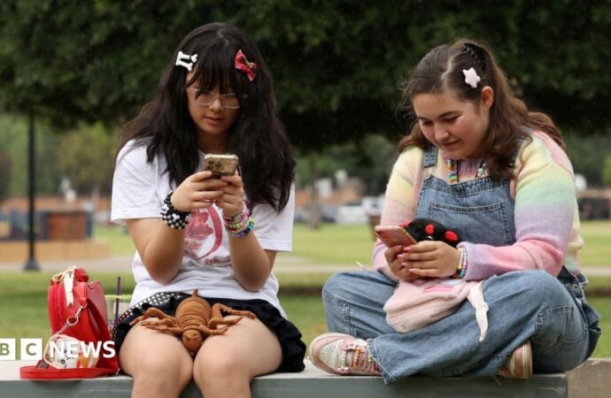 Teenager withdraws lawsuit for social media addiction against Meta