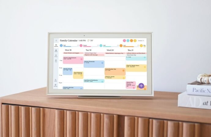 The Skylight touchscreen calendar put my whole family on the same page