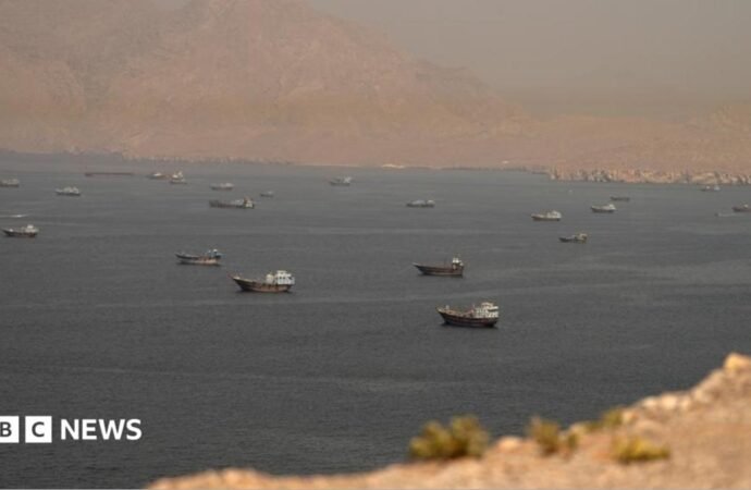 The United States launches attacks against Iran after the impact of oil tankers in the Strait of Hormuz