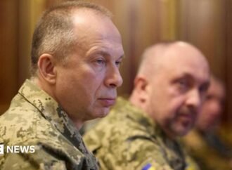 The dispute intensifies in Ukraine over the future of the army chief