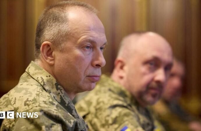 The dispute intensifies in Ukraine over the future of the army chief