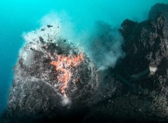 The ocean floor witnessed the split for the first time: releasing lava