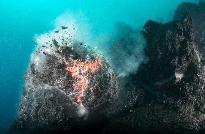 The ocean floor witnessed the split for the first time: releasing lava