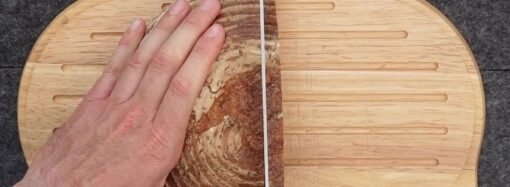 This German seeks to cut the perfect slice of bread