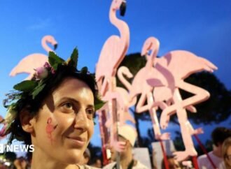 Thousands of Albanians demand the resignation of the prime minister