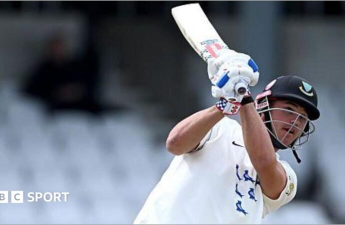 Tom Clark: Sussex batsman agrees new one-year deal at Hove