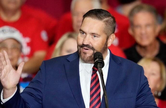 Top officials in Arizona’s Maricopa County agree on how to oversee elections, ending legal battle
