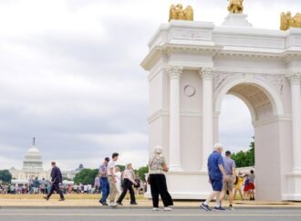 Trump’s plan for a triumphal arch in the nation’s capital is being reviewed again
