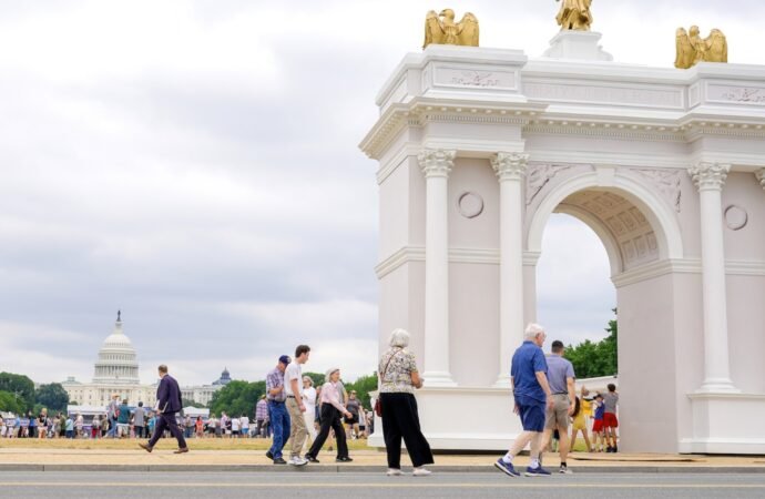 Trump’s plan for a triumphal arch in the nation’s capital is being reviewed again