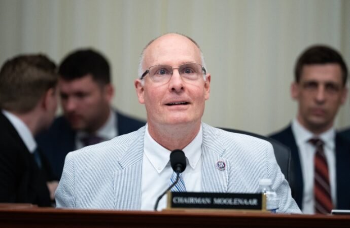 US politicians pressure agencies to restrict research collaboration with China