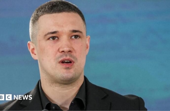 Ukrainian soldiers criticize the dismissal of the popular Defense Minister