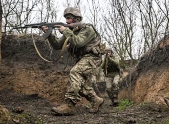 Ukrainian special operators are changing the way they attack enemy trenches. Someone always has to ‘look at the sky’.
