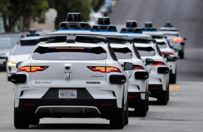 Waymo says San Francisco service resumed after hour-long pause | TechCrunch