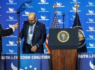 White House teleprompter operator on leave after reports he placed more than 100,000 bets on Trump speeches