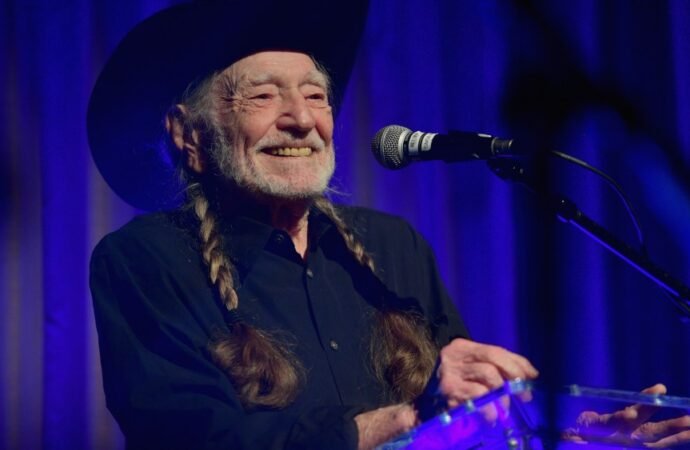 Willie Nelson urges Americans to fight the construction of data centers: “They only destroy the environment around them”