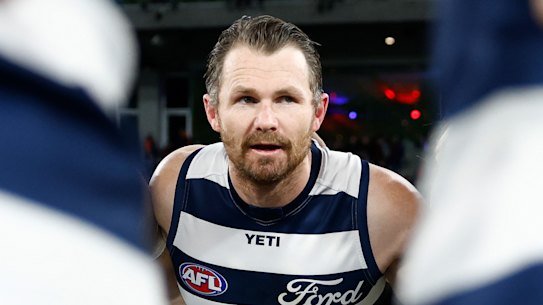 Patrick Dangerfield addresses his team-mates at the MCG.