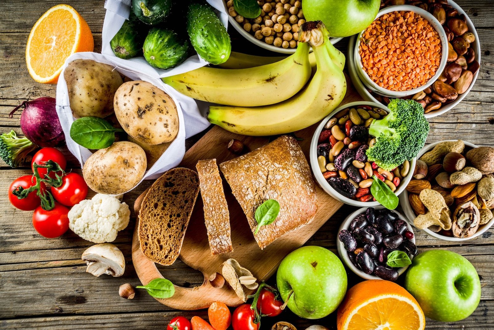 Healthy food. Selecting good sources of carbohydrates, foods rich in fiber. Low glycemic index diet. Fresh vegetables, fruits, cereals, legumes, nuts, greens. Wooden background copy space