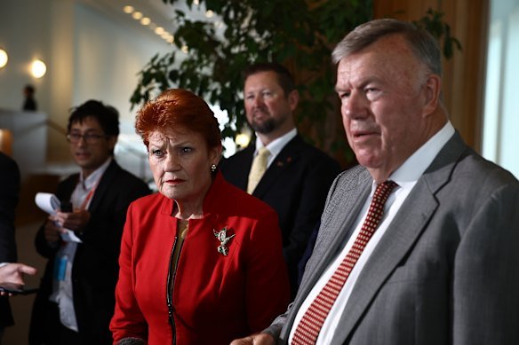 One Nation leader Pauline Hanson and Farrer MP David Farley. 