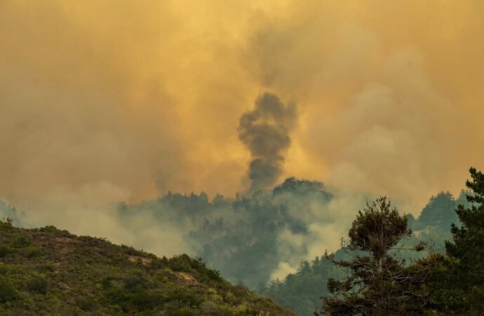 2 wildfires burn along California’s scenic Big Sur coast