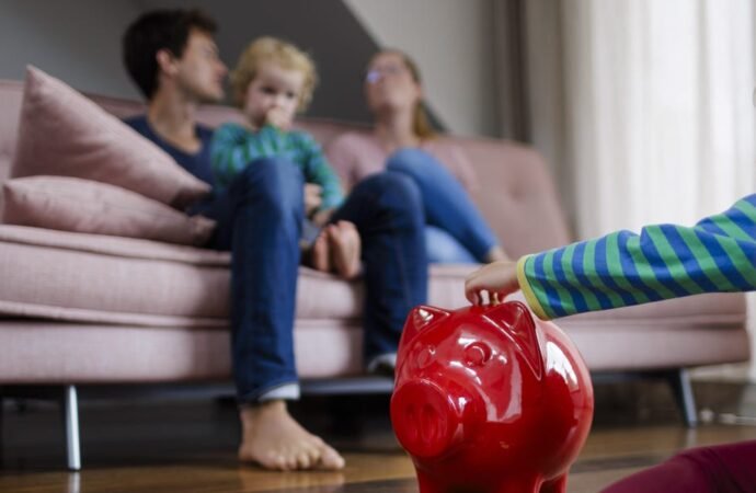 3 market lessons parents should teach their kids early, according to the CFO of Acorns