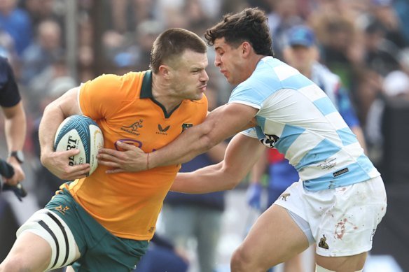 Isaac Henry of the Wallabies is challenged by Simon Benitez Cruz.