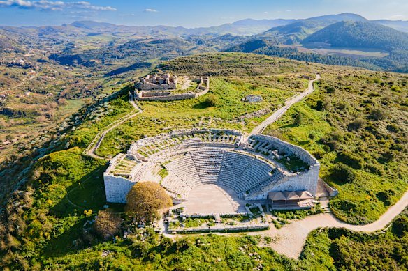 Near to the area’s Doric temple, the well-preserved Greek Theatre of Segesta occupies the summit of the 440-metre-high Monte Barbaro.