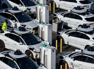 A San Francisco ‘tech prankster’ got 50 Waymos ordered onto the same street, exposing robotaxis’ cyber/airbag problem | Fortune
