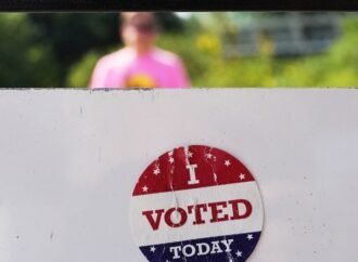 A federal prisoner with no clear ties to Alaska advances in primary