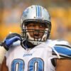 A former NFL player says Warren Buffett taught him 2 lessons about success that he still follows years later