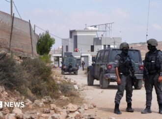Activists deliver aid to Palestinians in homes besieged by Israeli settlers