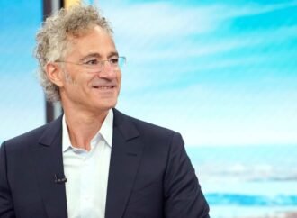 Alex Karp rings the alarm for salespeople, saying Palantir’s teams crushed earnings with a ‘miniscule and shrinking’ head count