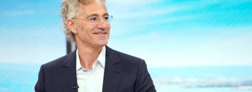 Alex Karp rings the alarm for salespeople, saying Palantir’s teams crushed earnings with a ‘miniscule and shrinking’ head count