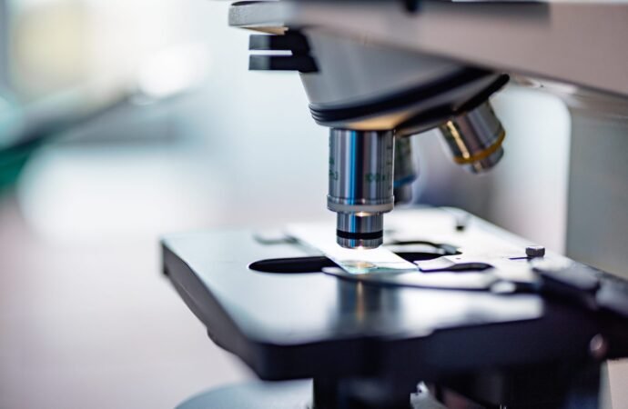 Anthropic makes first move into physical AI with universal standard that could bring scientific labs to life | Fortune