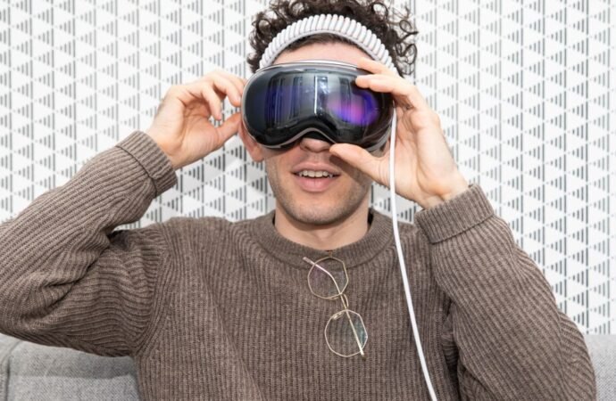 Apple is laying off staffers working on the Vision Pro and Siri