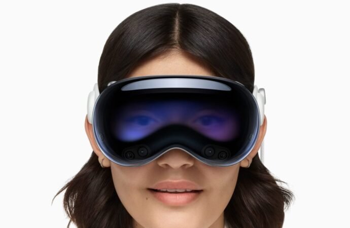 Apple is reportedly cutting hundreds of jobs from Siri, Vision Pro teams | TechCrunch