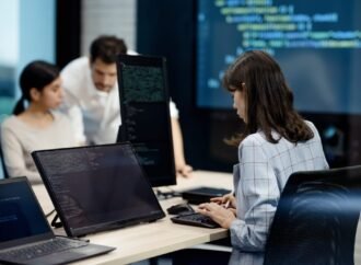 As AI creates more entrepreneurs and a skills mismatch, Gen Z faces the choice of being a specialist or a ‘general-purpose nerd’ | Fortune