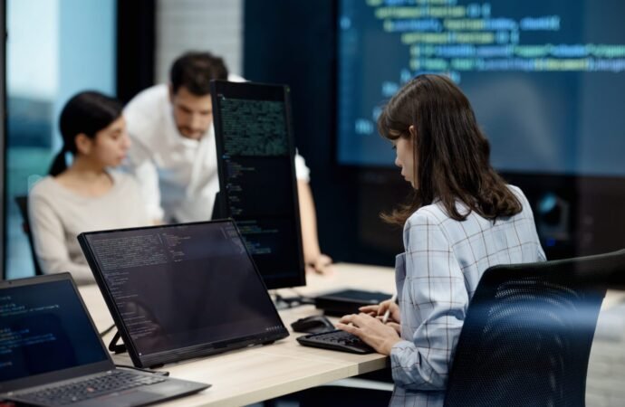 As AI creates more entrepreneurs and a skills mismatch, Gen Z faces the choice of being a specialist or a ‘general-purpose nerd’ | Fortune