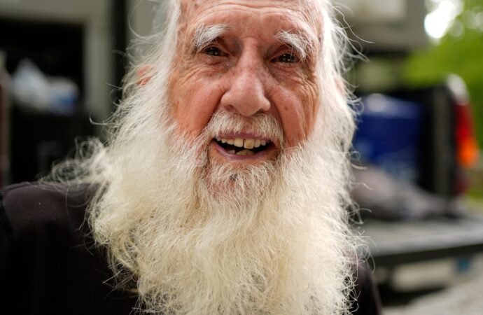 At 91, Dale Sanders reclaims record as oldest hiker to complete the Appalachian Trail