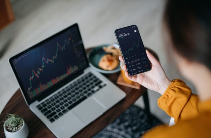 Bitcoin is having a great month—but Solana is doing even better as coin soars above $100 | Fortune