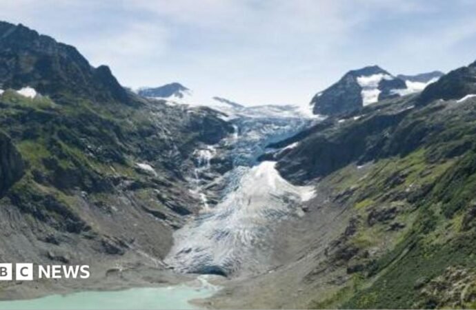 Bodies of two mountaineers discovered after Swiss glacier melts
