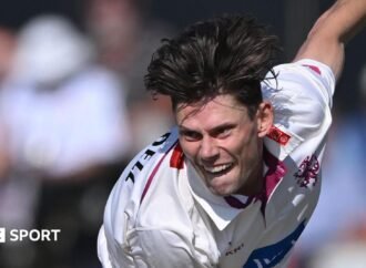 Brett Randell: Derbyshire sign seam bowler for remainder of season