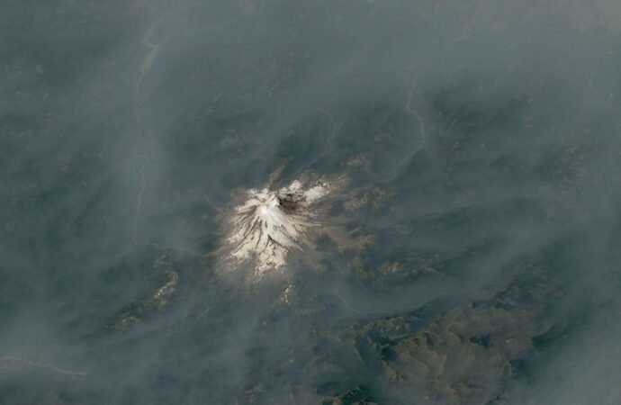 Cascade Volcanoes Shrouded in Smoke – NASA Science