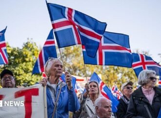 Close race as Iceland votes on whether to restart talks on joining EU