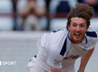Coiunty Championship: George Hill stars for Yorkshire on day two against Hampshire
