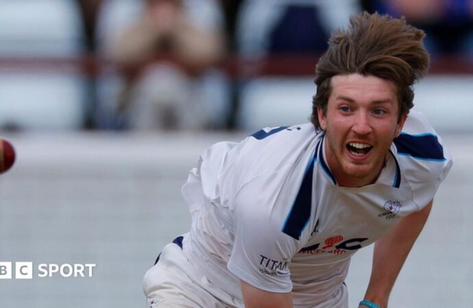 Coiunty Championship: George Hill stars for Yorkshire on day two against Hampshire
