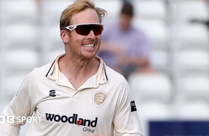 County Championship: Essex dominate day two against Surrey