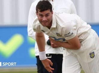 County Championship: Glamorgan sign New Zealander Ray Toole