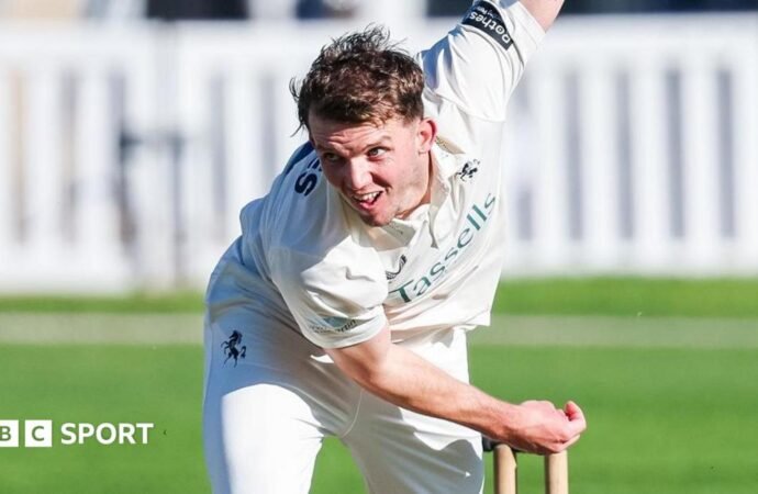 County Championship: Kent boost promotion bid by beating Middlesex