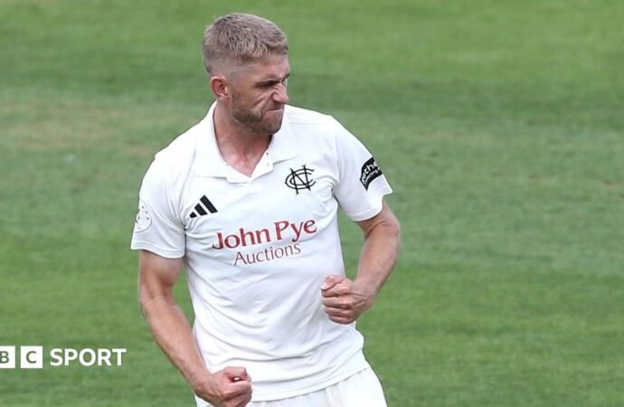 County Championship: Leaders Nottinghamshire draw with Warwickshire