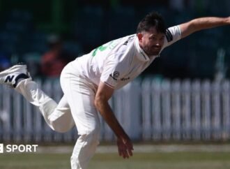 County Championship: Leicestershire complete win over Glamorgan